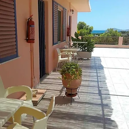 Apostolis Inn 3*