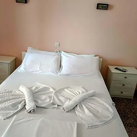 Inn Apostolis