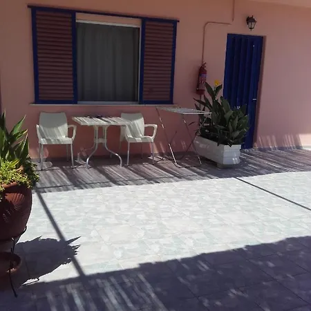 Inn Apostolis